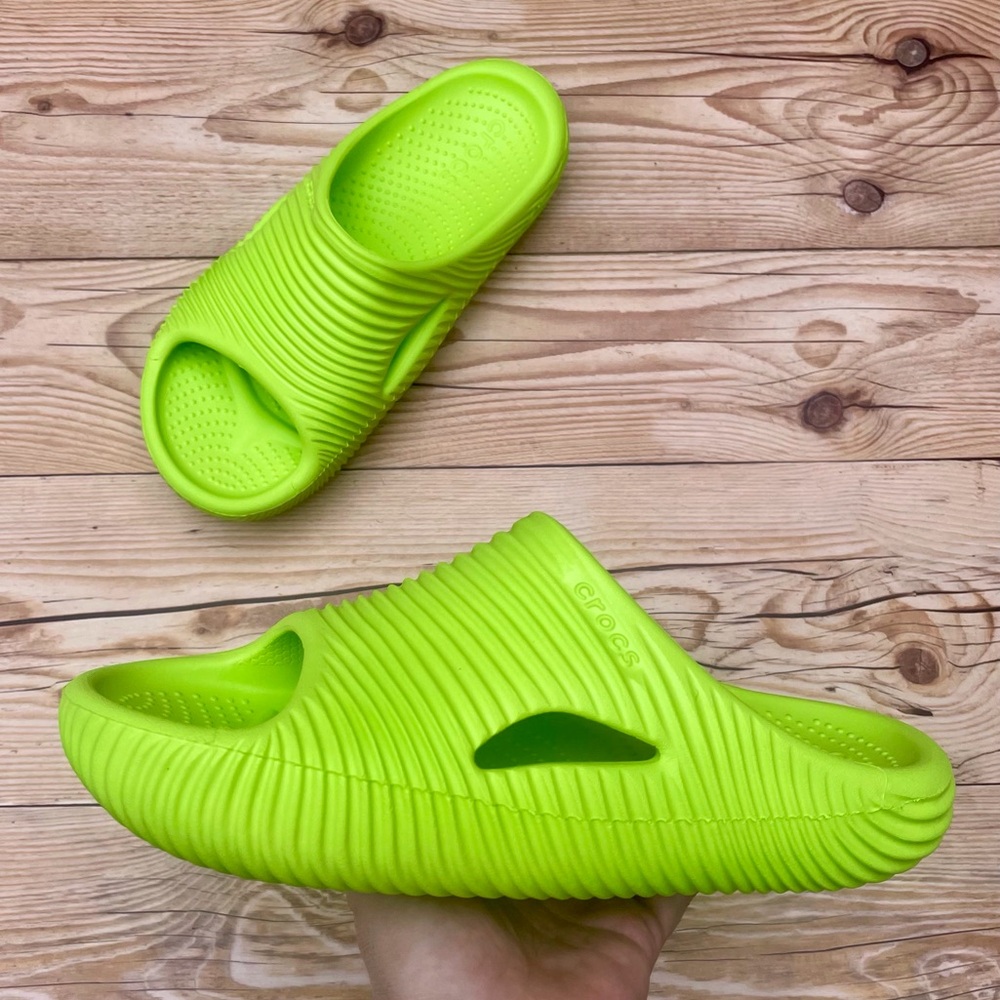 Crocs Mellow Tide Recovery Slide